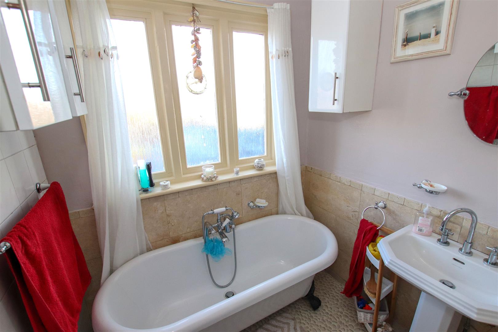 FIRST FLOOR FAMILY BATHROOM